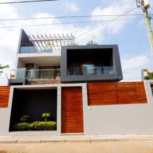 Arrenda-se Luxuosa Moradia T5 no Bairro Triunfo Novo